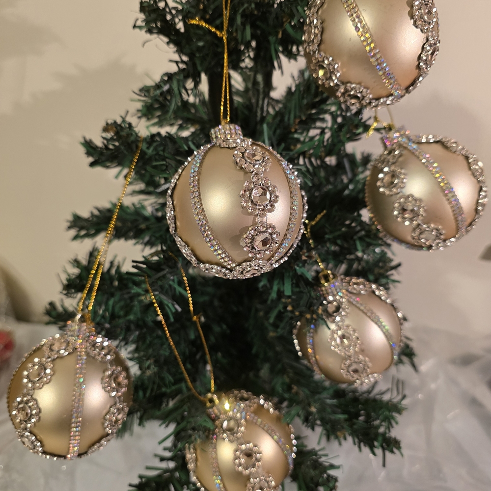 Elegant Gold Holiday Ornaments New 6 Piece 2.5 Inch Handmade